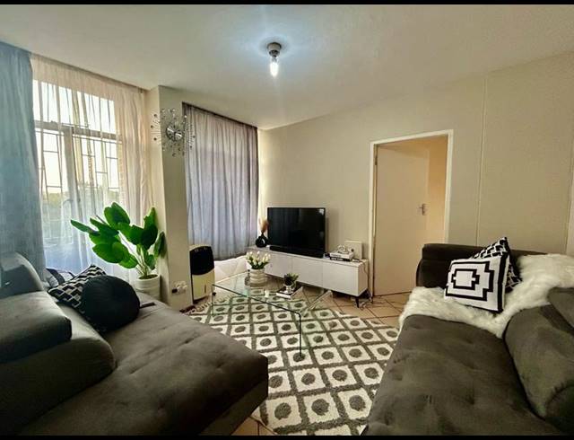 4 BEDROOM APARTMENT FOR SALE IN SUNNYSIDE